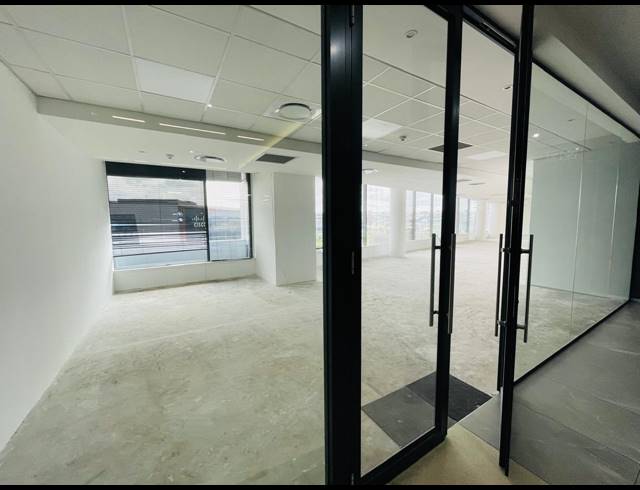 432.80M² OFFICE TO LET IN WATERFALL